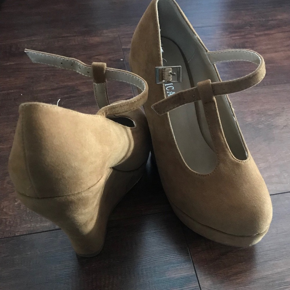 Shoes - Picture 5 of 8